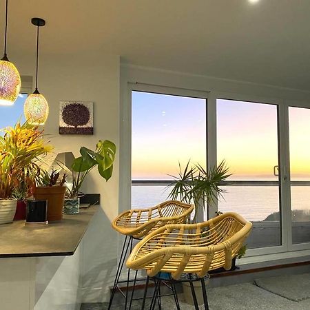 Stunning Sea View Two Double Bedroom Apartment - With Balcony - Opposite Beachfront Walk ボーンマス エクステリア 写真