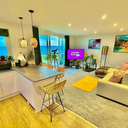 Stunning Sea View Two Double Bedroom Apartment - With Balcony - Opposite Beachfront Walk ボーンマス エクステリア 写真