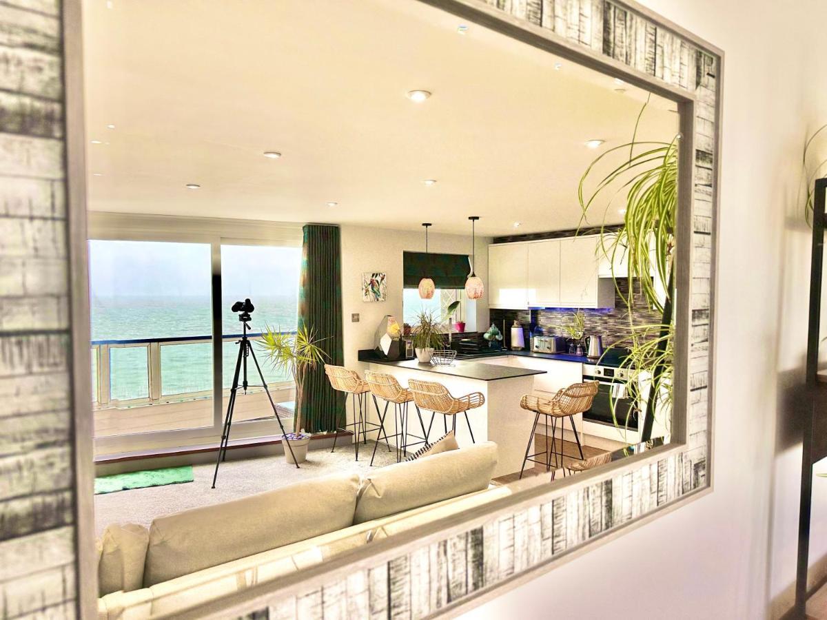 Stunning Sea View Two Double Bedroom Apartment - With Balcony - Opposite Beachfront Walk ボーンマス エクステリア 写真
