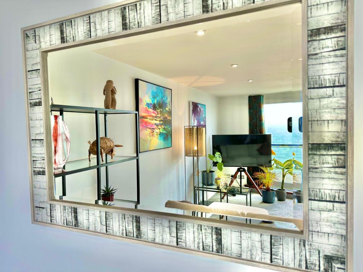 Stunning Sea View Two Double Bedroom Apartment - With Balcony - Opposite Beachfront Walk ボーンマス エクステリア 写真