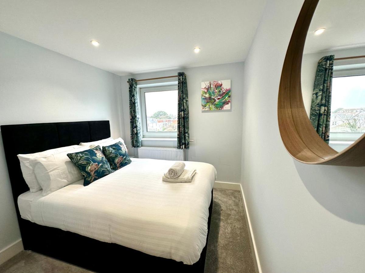 Stunning Sea View Two Double Bedroom Apartment - With Balcony - Opposite Beachfront Walk ボーンマス エクステリア 写真