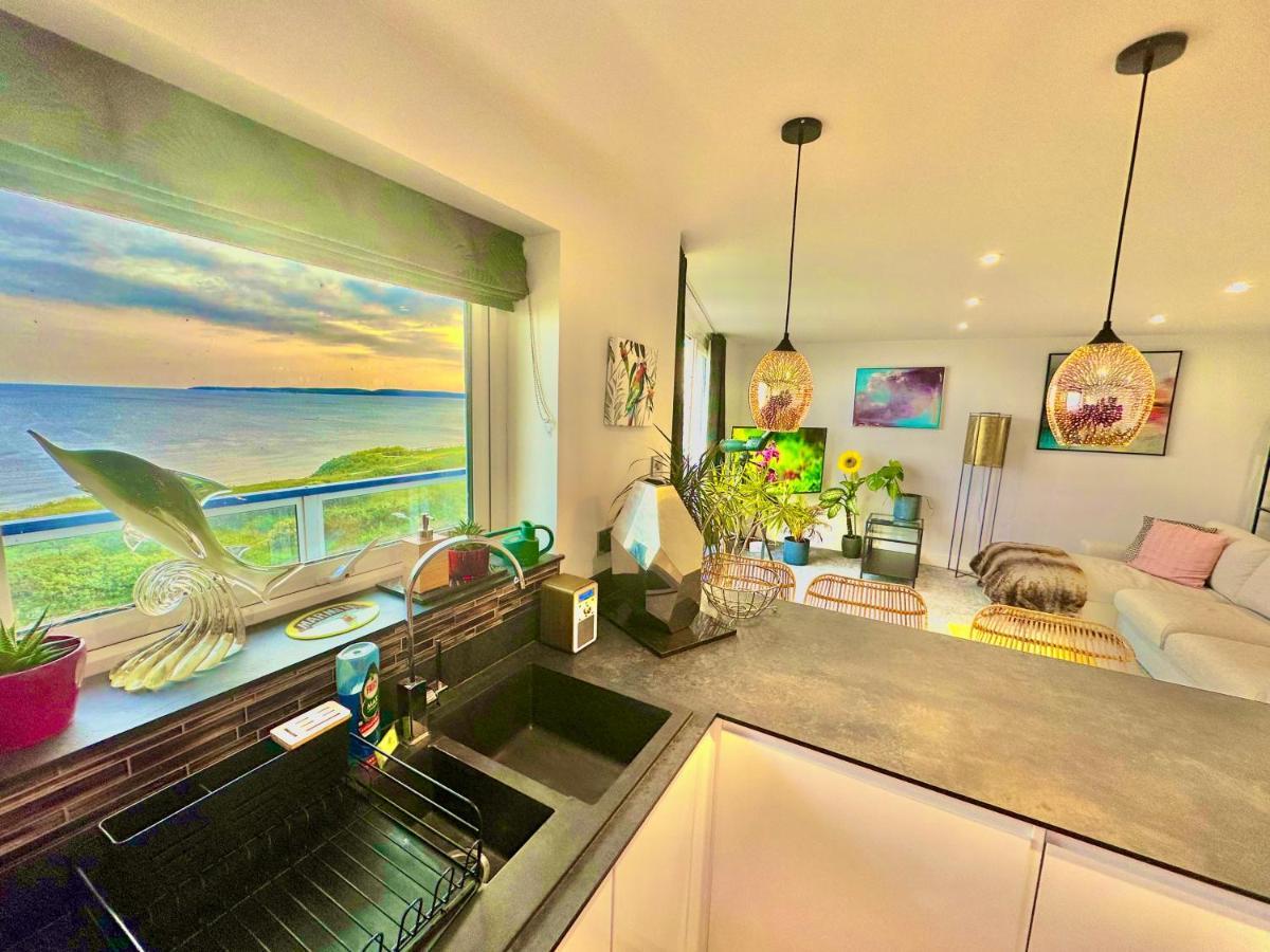 Stunning Sea View Two Double Bedroom Apartment - With Balcony - Opposite Beachfront Walk ボーンマス エクステリア 写真