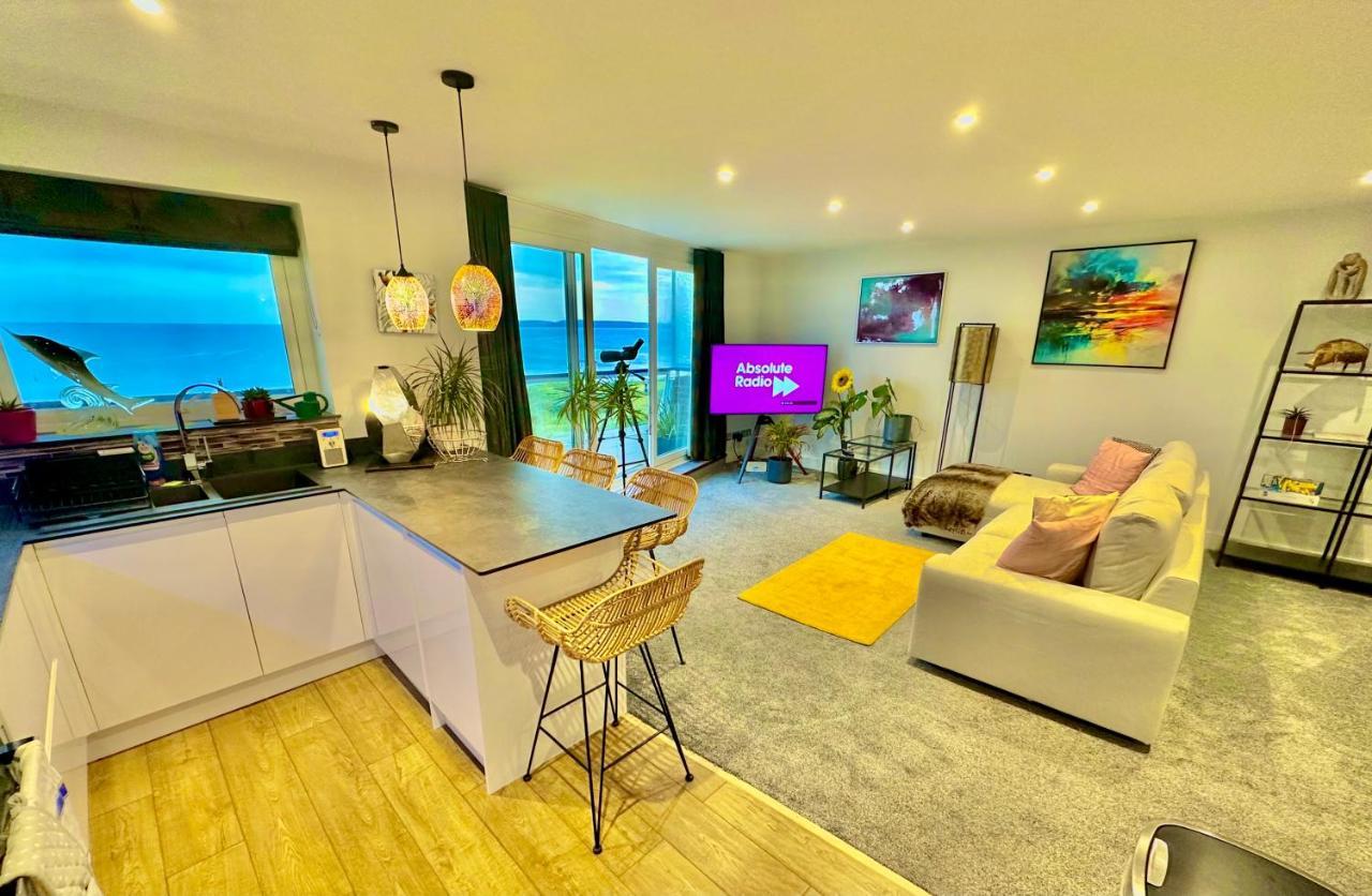 Stunning Sea View Two Double Bedroom Apartment - With Balcony - Opposite Beachfront Walk ボーンマス エクステリア 写真