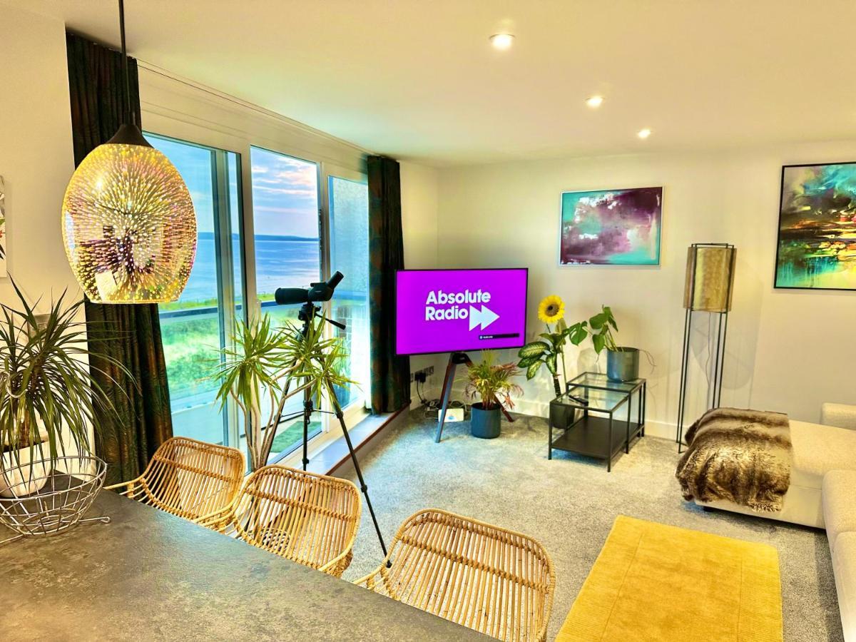 Stunning Sea View Two Double Bedroom Apartment - With Balcony - Opposite Beachfront Walk ボーンマス エクステリア 写真
