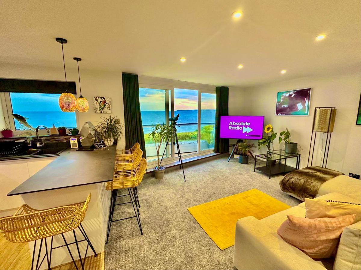 Stunning Sea View Two Double Bedroom Apartment - With Balcony - Opposite Beachfront Walk ボーンマス エクステリア 写真