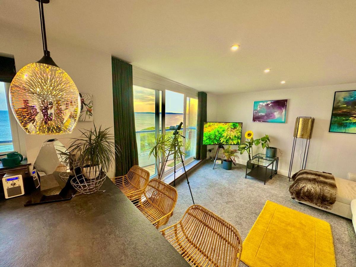 Stunning Sea View Two Double Bedroom Apartment - With Balcony - Opposite Beachfront Walk ボーンマス エクステリア 写真